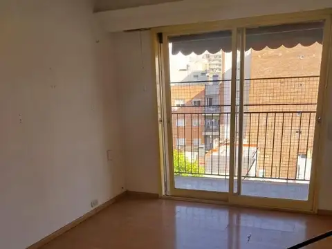 DEPARTAMENTO DE DOS AMBIENTES AL FRENTE CON BALCON