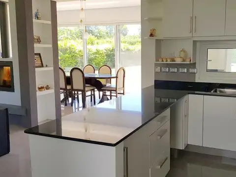 Casa en Alquiler de 4 dormitorios