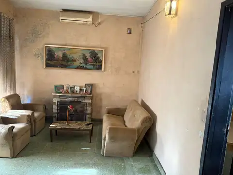 CASA 3 AMBIENTES con cochera Ituzaingo