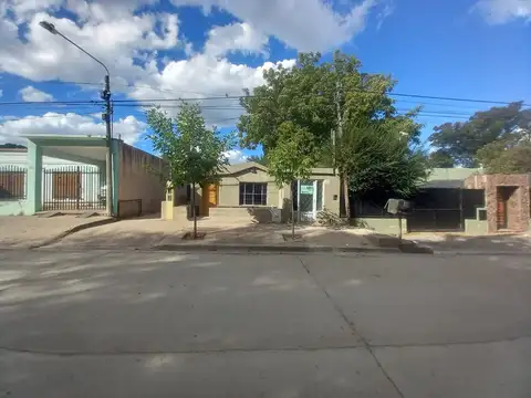 venta de casa mas departamentos en Juana Koslay