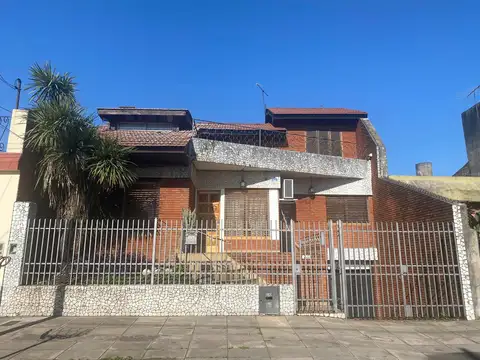 Venta Casa 5 ambientes Quincho Pileta Entre Rios al 4000 San Justo GBAa