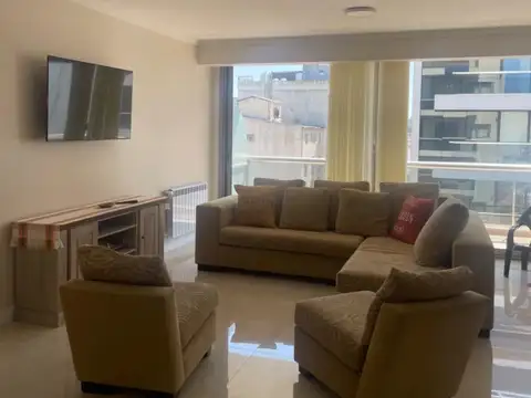 Departamento 3 Amb. con balcón saliente 
