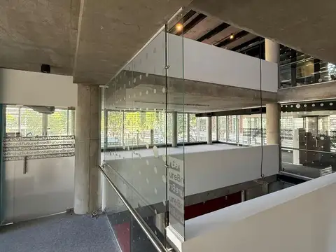 Oficina en Alquiler con 1 cochera