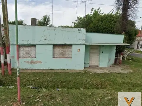 Casa en venta - 3 Dormitorios 1 Baño - 300Mts2 - La Plata
