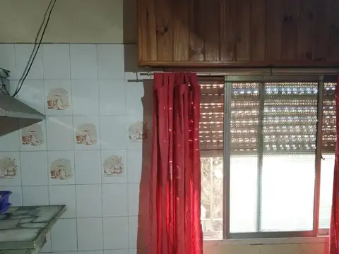 Casa en venta - 3 Dormitorios 1 Baño - 300Mts2 - La Plata