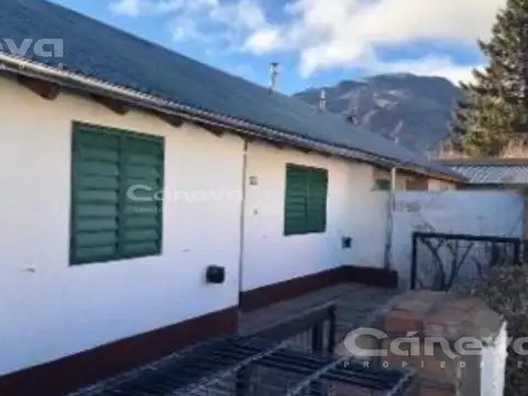 Casa 6 ambientes con 2 baños