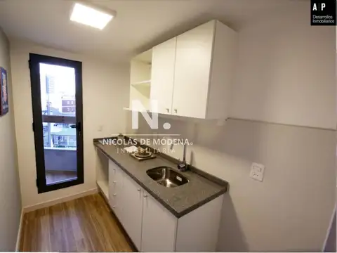 Moderno edificio a pasos de Playa Brava