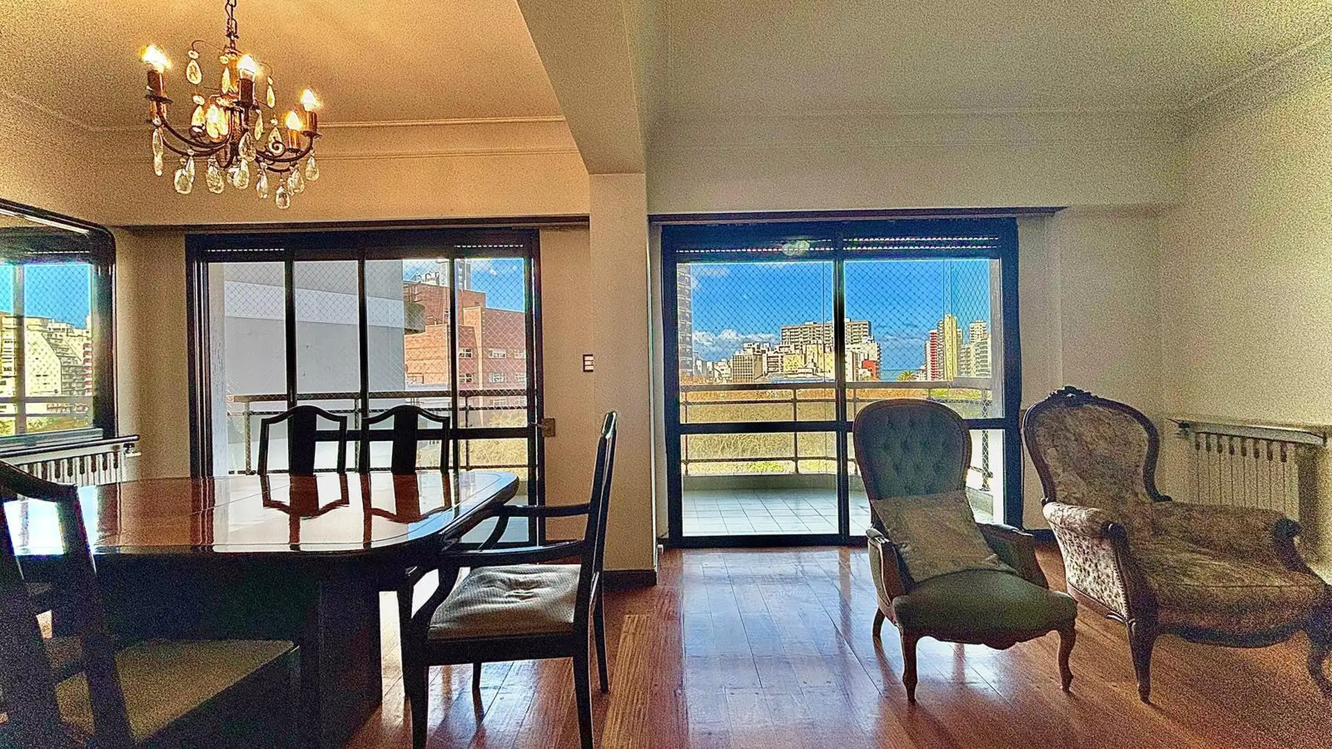 Depto 3 amb, 132m² con cochera fija — Centro