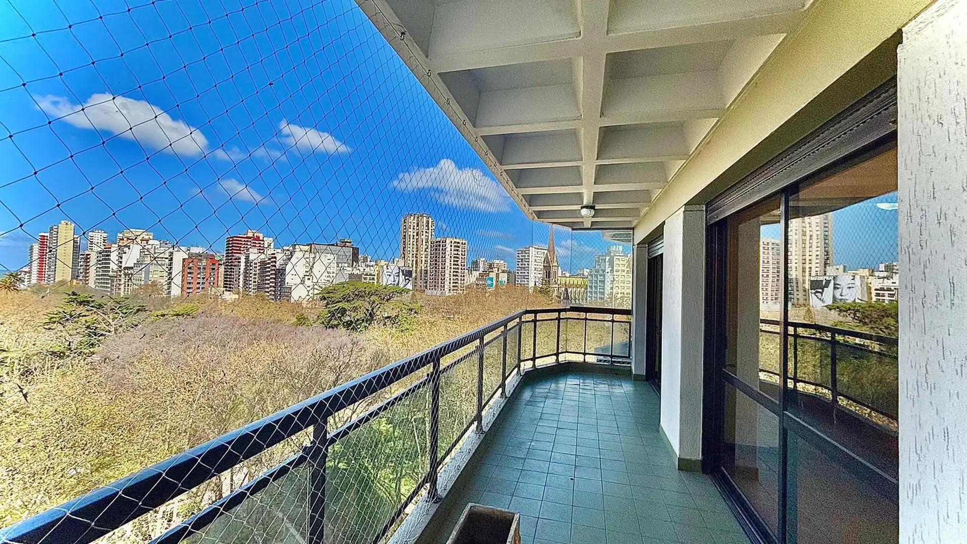 Depto 3 amb, 132m² con cochera fija — Centro