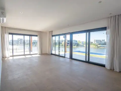Casa 5 ambientes con 3 baños