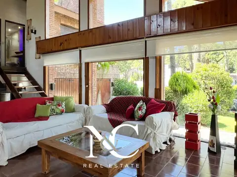 Casa en venta en Pinamar 5 amb a 300mts del mar con cochera