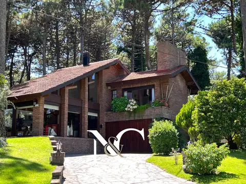 Casa en venta en Pinamar 5 amb a 300mts del mar con cochera