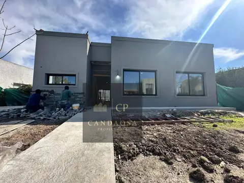 Casa en Venta con 3 cocheras