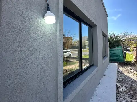Casa en Venta en Pilar del Este - San Ramiro, USD 223.000