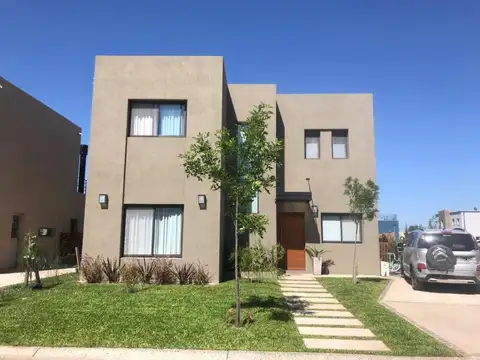 Venta Casa 5 amb. 450 M2 barrio Vila Marina I Villanueva