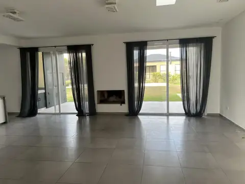 Casa en Venta en El Cantón - Barrio Puerto, USD 248.000