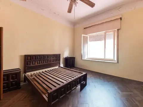 VENTA CASA 4 AMB. A REFACCIONAR. AVELLANEDA