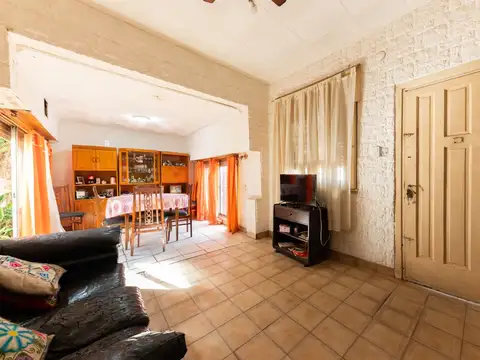 VENTA CASA 4 AMB. A REFACCIONAR. AVELLANEDA