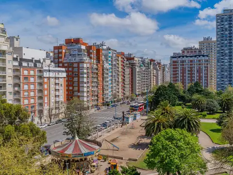 Departamento 3 ambientes con dependencia con vista a Plaza Colon