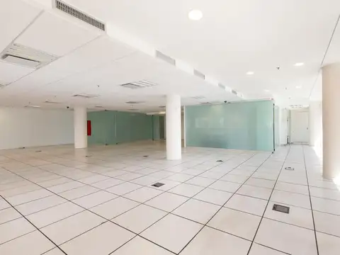 Oficina 11 ambientes con 3 baños