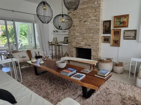 Casa en Venta con 4 cocheras