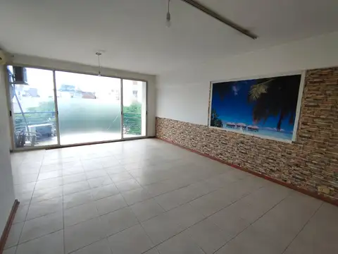 3 Ambientes, 2 Baños, Balcón. Piso Único en El Corazón de Caballito