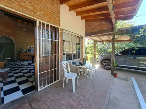 Casa 5 ambientes con 3 baños