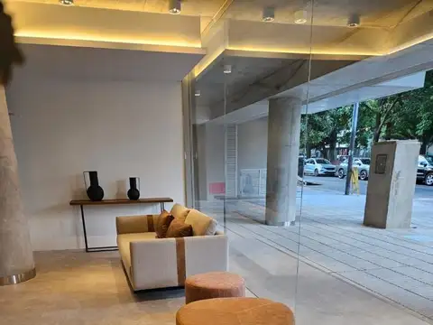 Charlone 1400, Piso 4