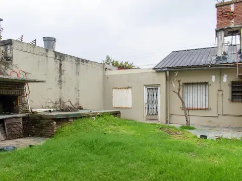 VENTA CASA 3 AMB CON GARAJE Y PATIO A REFACCIONAR IDEAL FLIPPING INMOBILIARIO