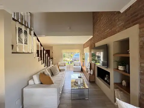 Casa 5 ambientes con 3 baños