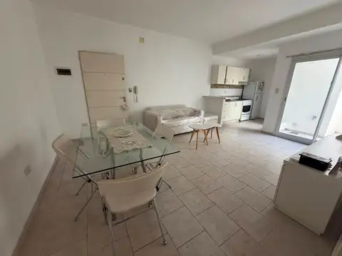 Casa 2 ambientes con 1 baño