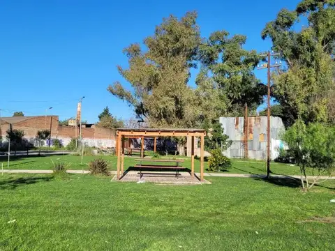 CASA CON GALPÓN EN LANÚS