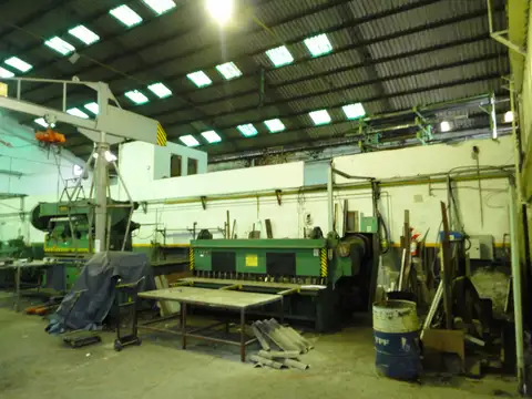 Galpon en Venta 43  mts Fondo