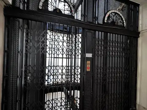 Oficina en Venta 102 años