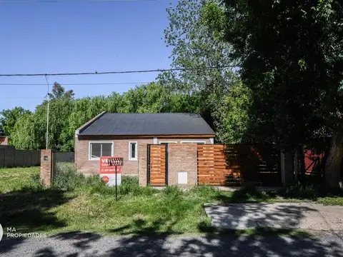 Casa 3 dormitorios, jardín y pileta - El Resero y Cnel Díaz - Funes | Venta