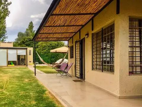 Casa de 3 dormitorios en venta. En Av. Puesta del Sol, Juana Koslay