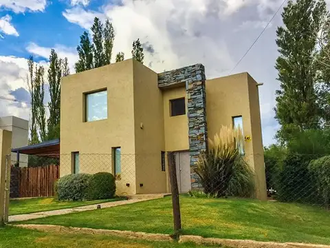 Casa en Venta en Juana Koslay, Juan Martín de Pueyrredón