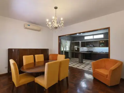 Casa 4 ambientes con 2 baños