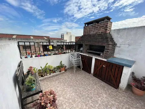EN VENTA EN CASEROS DEPARTAMENTO 3 AMBIENTES  EN PRIMER PISO AL CONTRA FRENTE - FICHA 9642