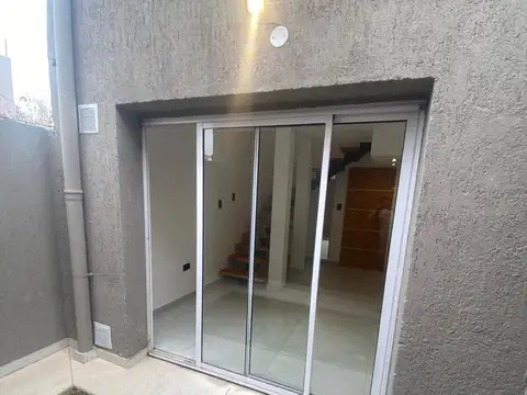 Depto Tipo Casa en Venta 1 año