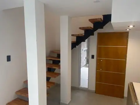 Depto Tipo Casa en Venta en Luzuriaga, USD 62.000