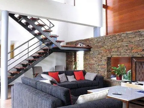 Casa en Venta con 3 cocheras