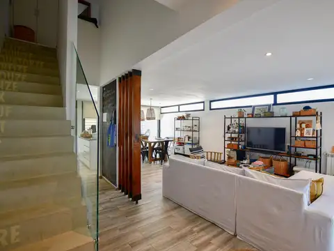 Depto Tipo Casa en Venta en City Bell, USD 145.000