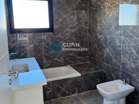 Casa 4 ambientes con 3 baños