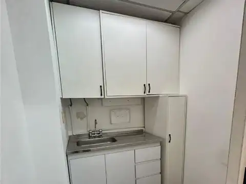 Oficina 5 ambientes con 2 baños