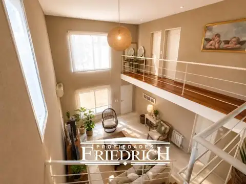 Casa en Venta con 4 cocheras