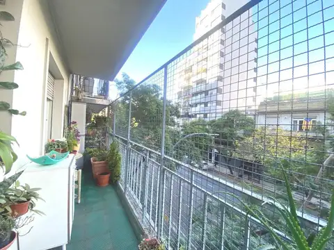 4 ambientes al frente con balcon