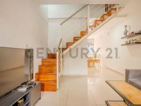 VENTA Casa duplex 3 ambientes con cochera, patio y parrilla | Ciudadela - APTO C