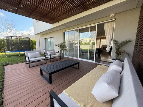 Casa en Venta en Pilar del Este - Santa Guadalupe, USD 330.000