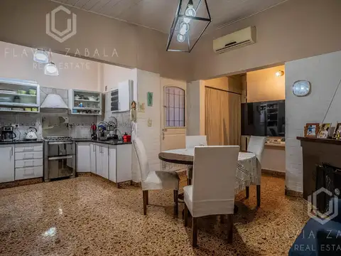 Venta PH cinco ambientes con local, patio y terraza. San Fernando